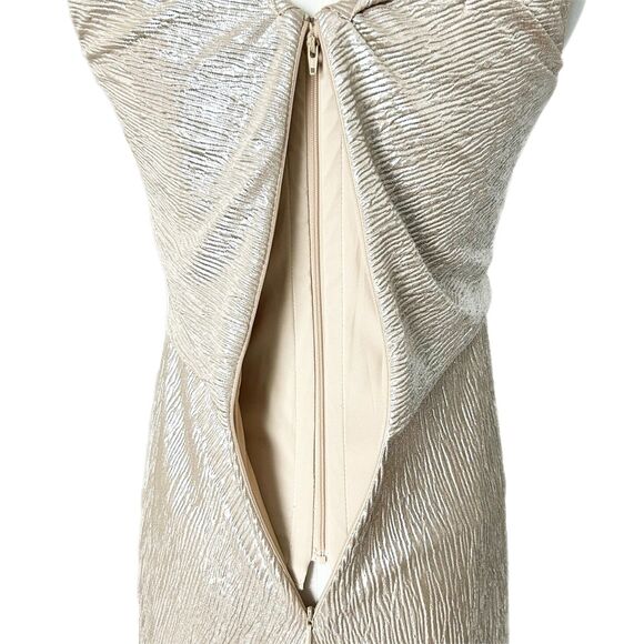 Rene Ruiz Collection Metallic Off The Shoulder Draped Gown in Gold Size 6 - Picture 4 of 5